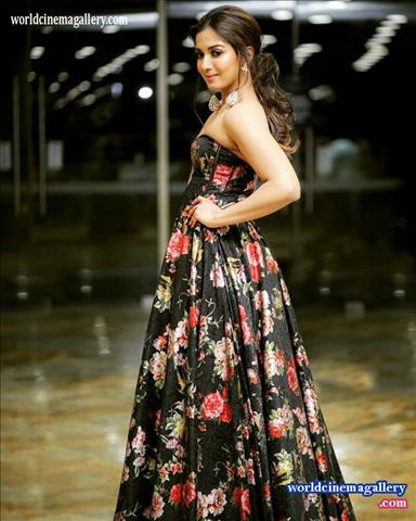 Catherine Tresa Stills At Jio Filmfare Awards 2018