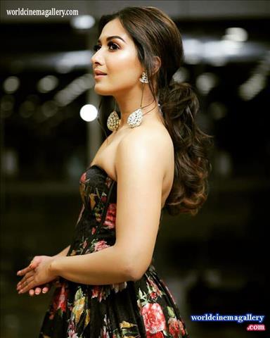 Catherine Tresa Stills At Jio Filmfare Awards 2018