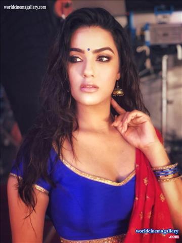 Kavya Thapar Latest Stills - World Cinema Gallery