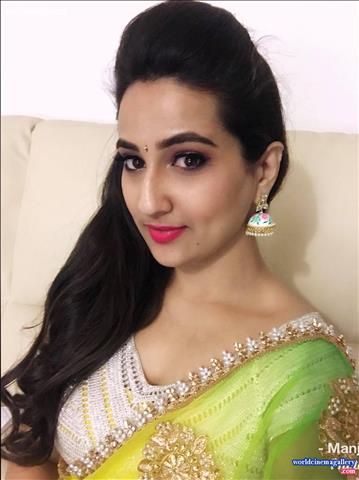 Manjusha Anchor Stills At Mahanati Event