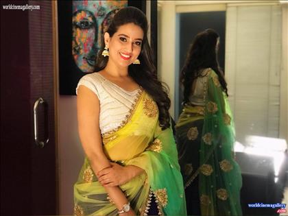 Manjusha Anchor Stills At Mahanati Event