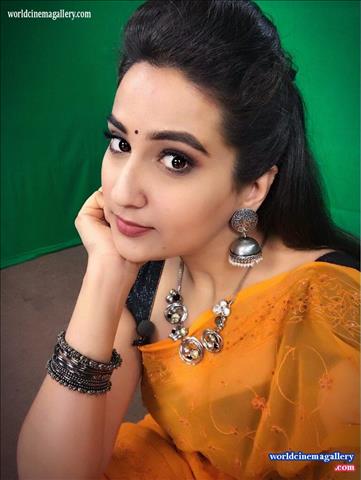 Manjusha Anchor Stills At Mahanati Event