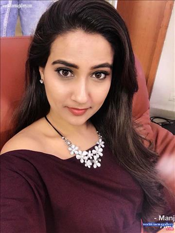 Manjusha Anchor Stills At Mahanati Event