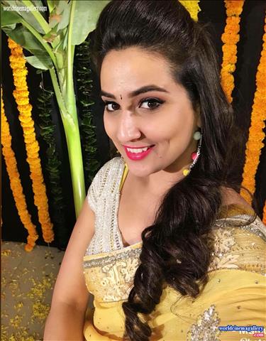 Manjusha Anchor Stills At Mahanati Event