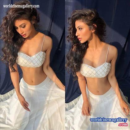 Nagini Mouni Roy