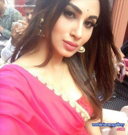 Nagini Mouni Roy