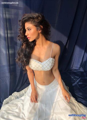 Nagini Mouni Roy