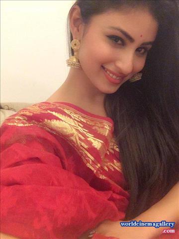 Nagini Mouni Roy