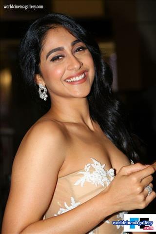 Regina Cassandra Stills At Jio Filmfare Awards 2018