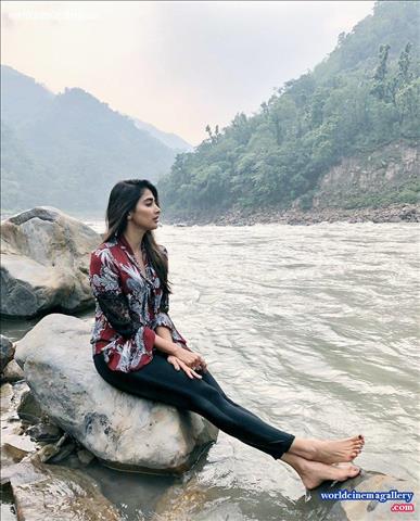 Pooja Hegde Pics