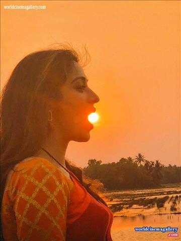 Raai Lakshmi Stills At Oru Kuttanadan Blog