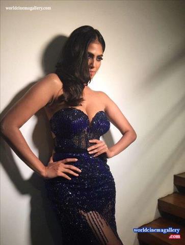 Malavika Mohanan Hot Cleavage And Stunning Legs in IIFA Awards 2019