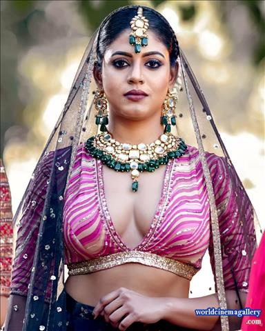 Iniya Hot Stills