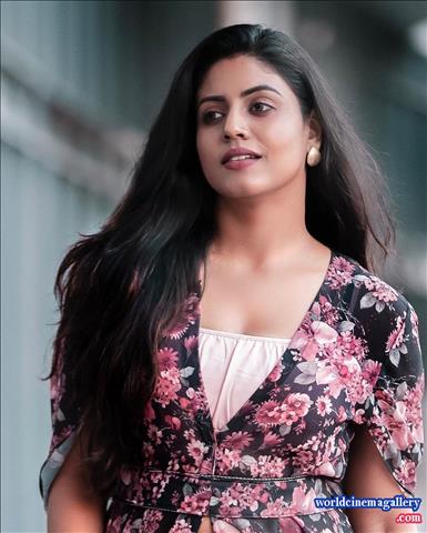 Iniya Hot Stills