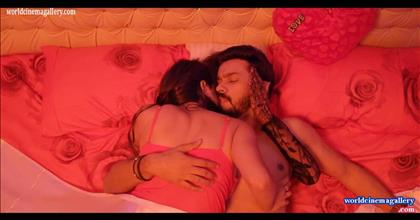 Meenal sahu hot in Irandam Kuthu 