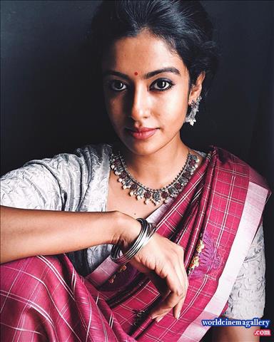 Roshni haripriyan bharathi kannamma Serial Actress