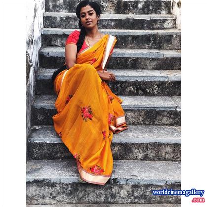 Roshni haripriyan bharathi kannamma Serial Actress