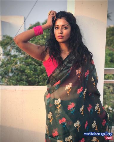 Roshni haripriyan bharathi kannamma Serial Actress