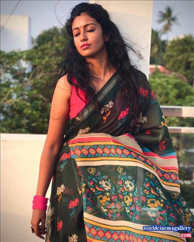 Roshni haripriyan bharathi kannamma Serial Actress