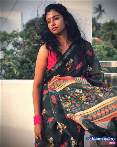 Roshni haripriyan bharathi kannamma Serial Actress