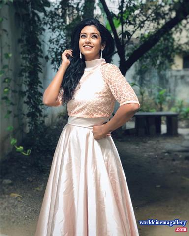 Roshni haripriyan bharathi kannamma Serial Actress