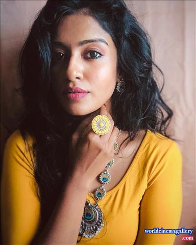 Roshni haripriyan bharathi kannamma Serial Actress