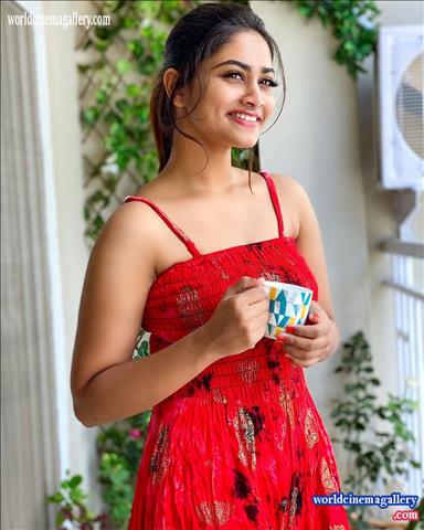 Shivani Narayanan Big Boss fame Actress stills