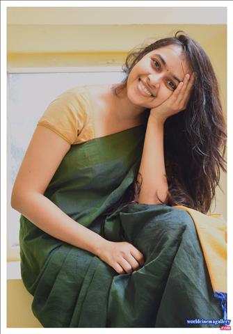 Sri divya Latest Stills