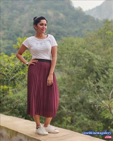 Sumaiya Kouser  kalaignar  Tv VJ