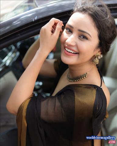 Anaira Gupta Hot stills