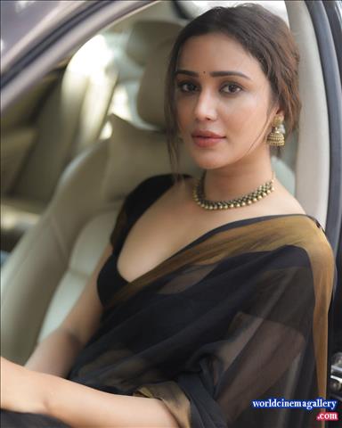 Anaira Gupta Hot stills