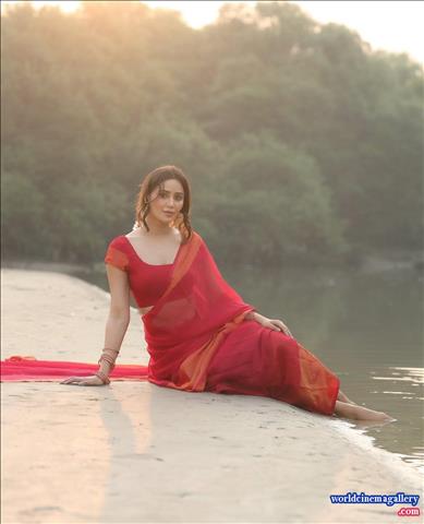 Anaira Gupta Red Hot Saree Stills