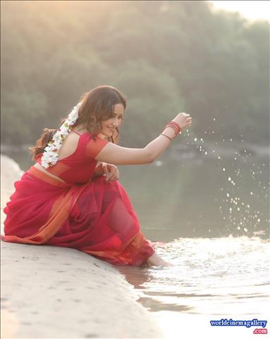 Anaira Gupta Red Hot Saree Stills