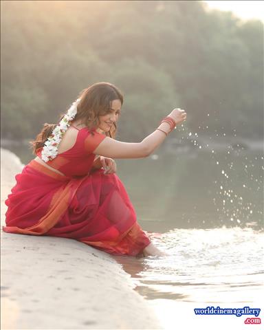 Anaira Gupta Red Hot Saree Stills