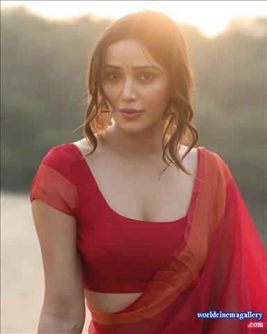 Anaira Gupta Red Hot Saree Stills