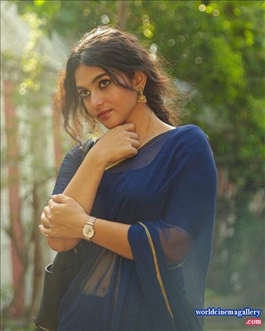 Kayadu Lohar blue saree stills