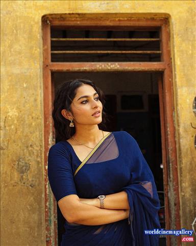 Kayadu Lohar blue saree stills