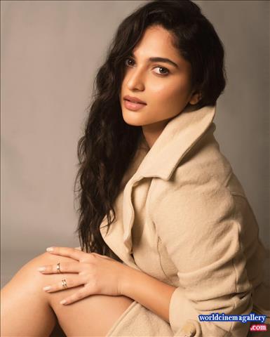 Kayadu Lohar Dragon acress stills