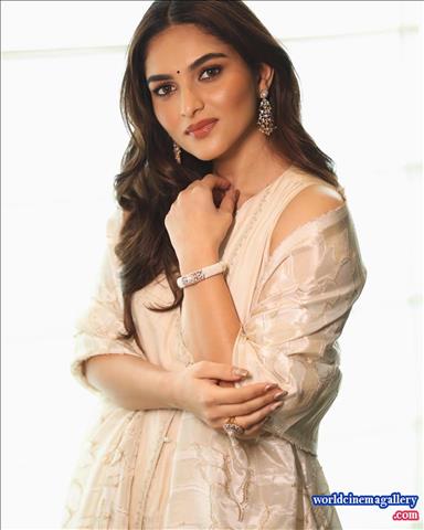 Kayadu Lohar Dragon acress stills