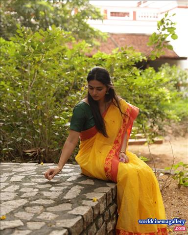 Kayadu Lohar Dragon actress stills