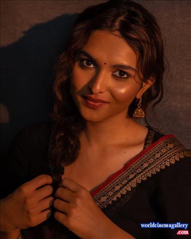 Kayadu Lohar Dragon actress stills