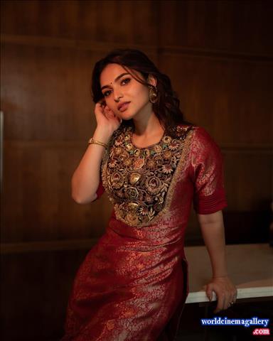 Kayadu Lohar Dragon actress stills