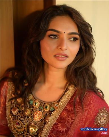 Kayadu Lohar Dragon actress stills