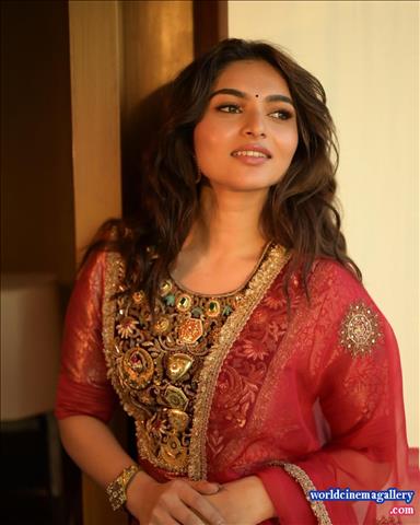 Kayadu Lohar Dragon actress stills