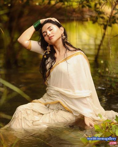 Kayadu Lohar Dragon actress stills