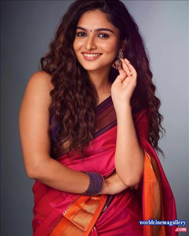 Kayadu Lohar Saree stills