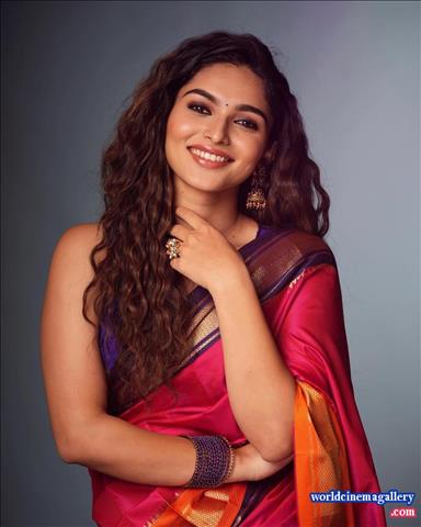 Kayadu Lohar Saree stills