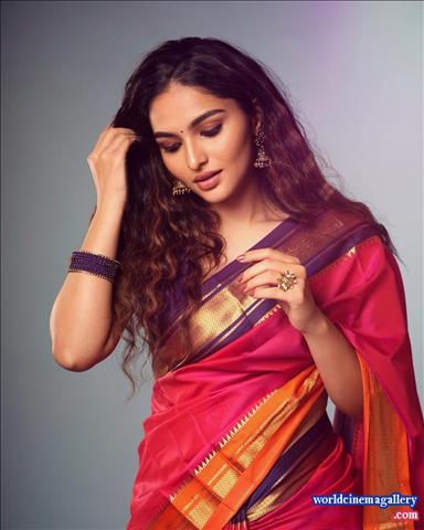 Kayadu Lohar Saree stills