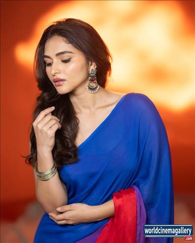 Kayadu Lohar latest photoshoot from Pallichatambi movie - World Cinema Gallery