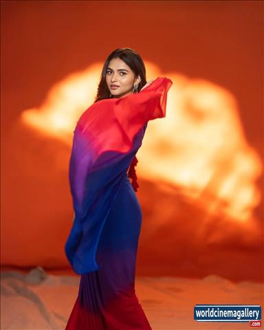 Kayadu Lohar latest photoshoot from Pallichatambi movie - World Cinema Gallery